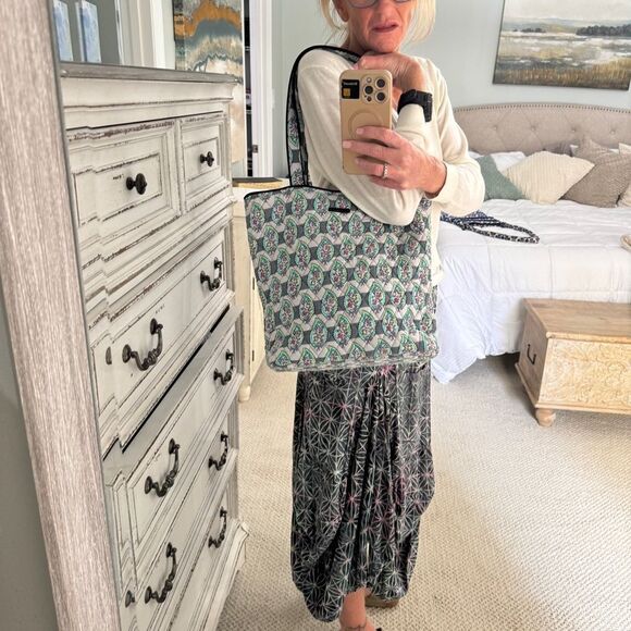 Vera Bradley Paisley Stripes Tote Bag in like new condition- grey and turquoise - Picture 9 of 12